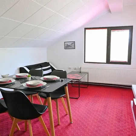Discovery Apartment *